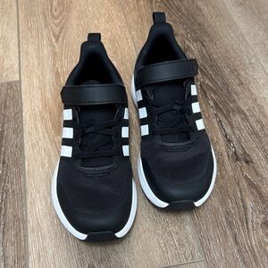 NEW! Adidas Kids Black and White Sneakers. Size 2.5.
